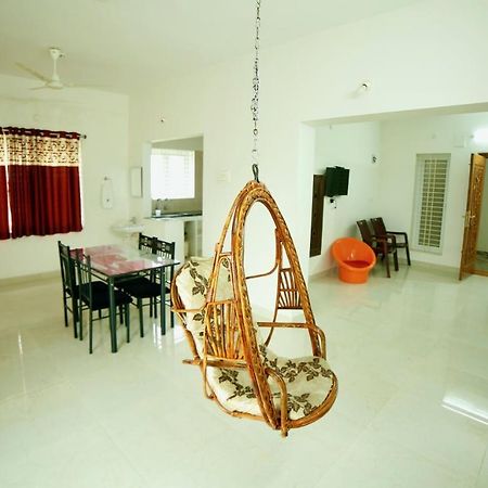 Truelife Homestays - Alamelu Avenue - Fully Furnished Ac 2Bhk Apartments In Tirupati - Walkable To Restaurants & Super Market - Fast Wifi - Kitchen - Easy Access To Airport, Railway Station, Sri Padmavathi & Tirumala Temple Ngoại thất bức ảnh